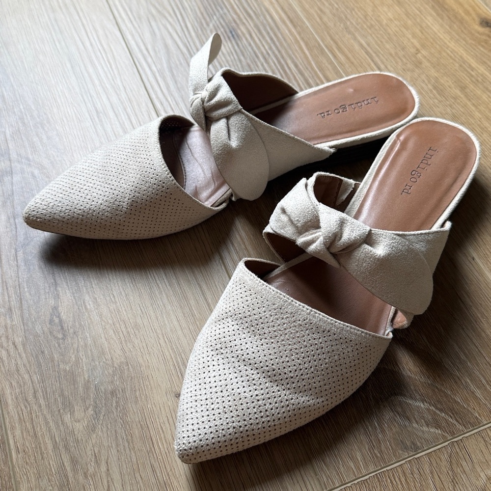 Size 8.5 - Picture 2 of 3
